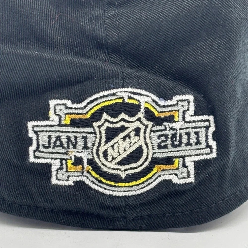 Reebok NHL Pittsburgh 2011 Winter Classic Hat Black FitMax70 Stretch Cap NEW